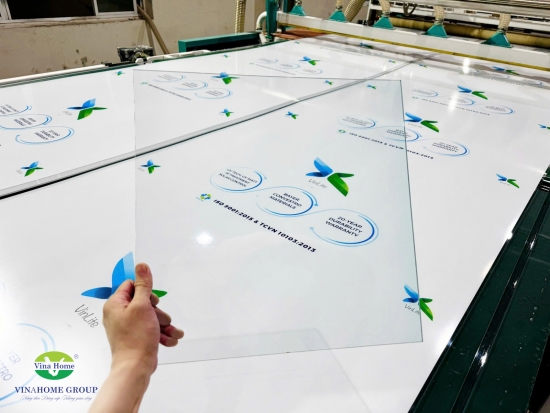 Tấm Polycarbonate Vinlite - Biểu tượng của chất lượng và sự bền bỉ