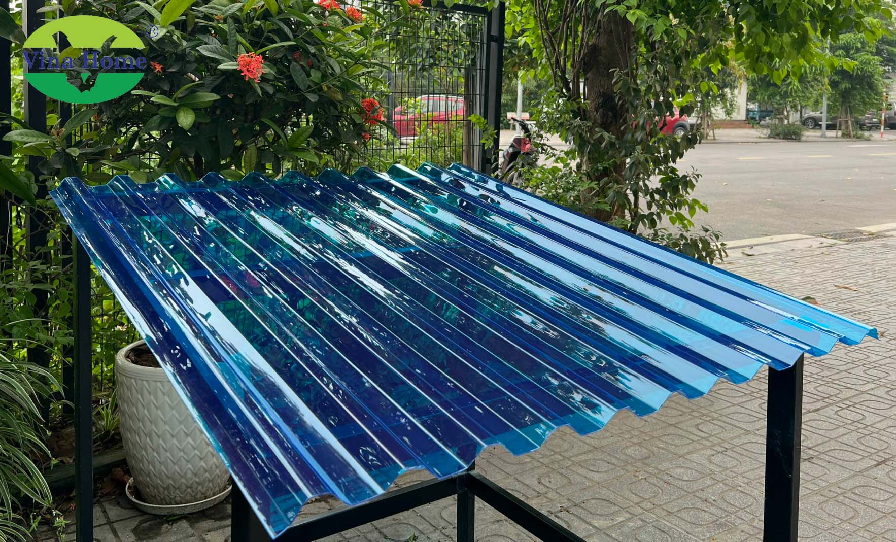 Tôn nhựa lấy sáng Poly sóng